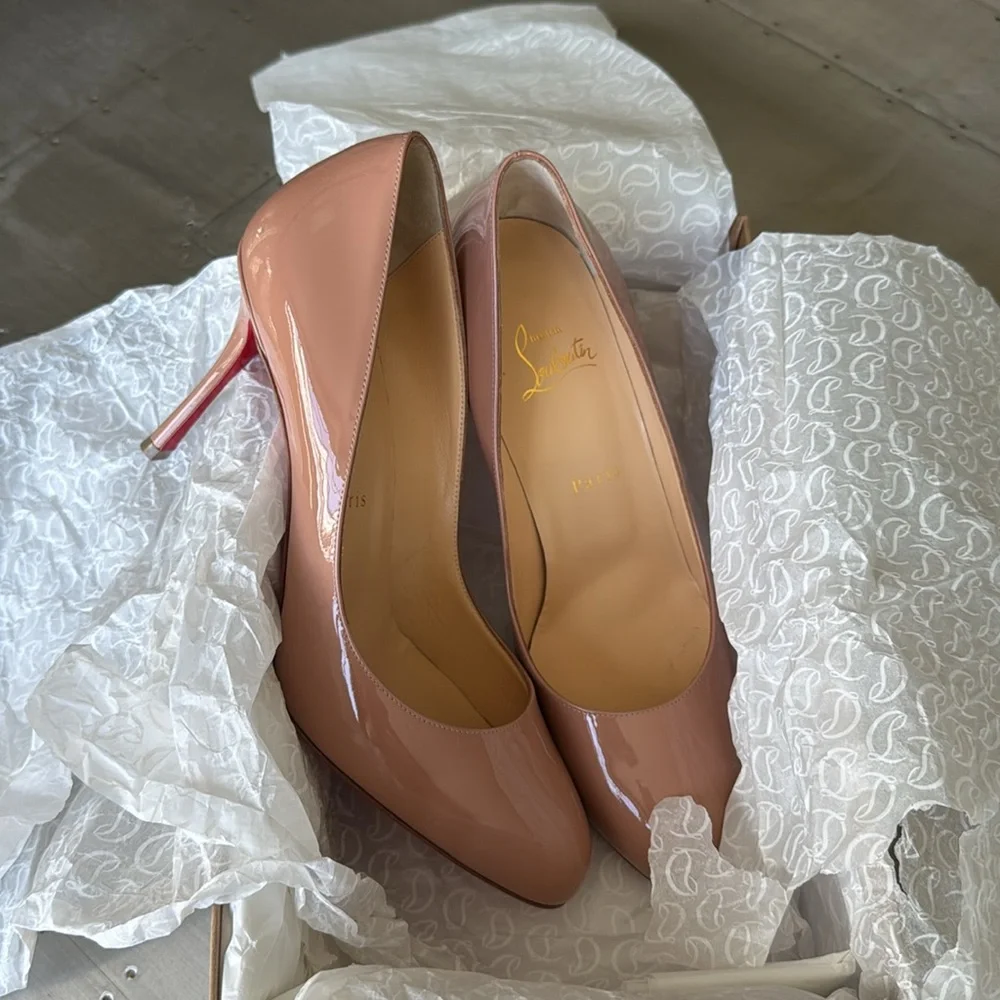 Christian Louboutin dolly pump nude patent 85mm stiletto round toe pump sz 39.5
